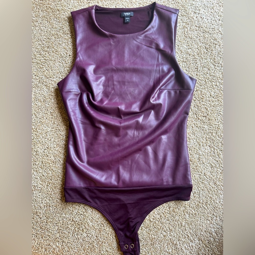 Express contour- leather sleeveless